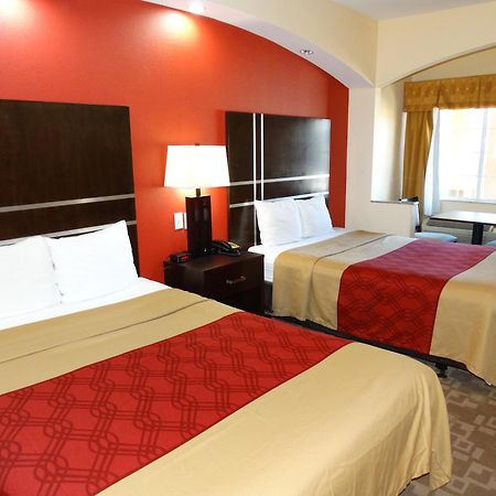 Regency Inn & Suites - 베이타운 객실 사진